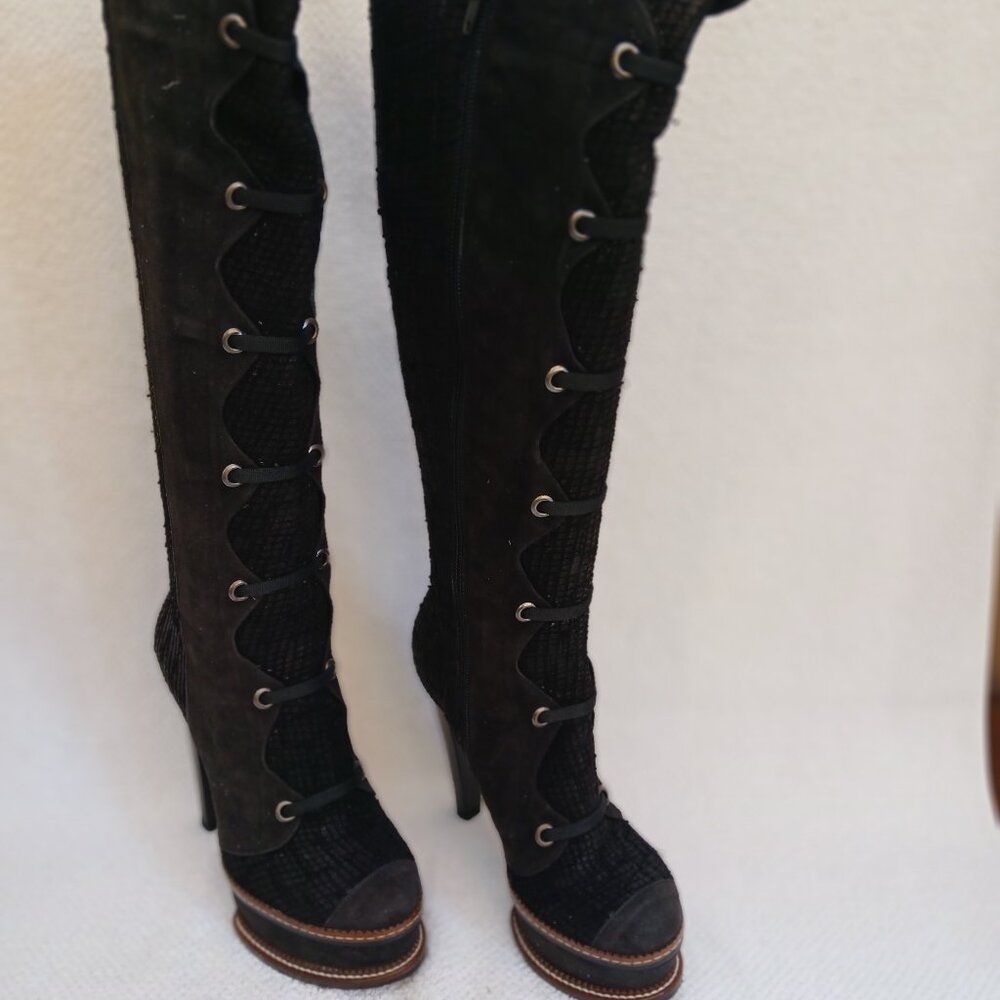 Interesting platform leather pumps.